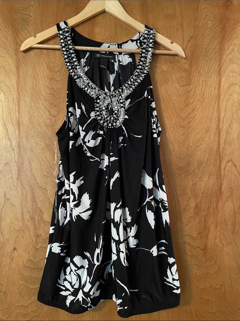 INC International Concepts Black & White Jeweled Floral Sleeveless Top, XL